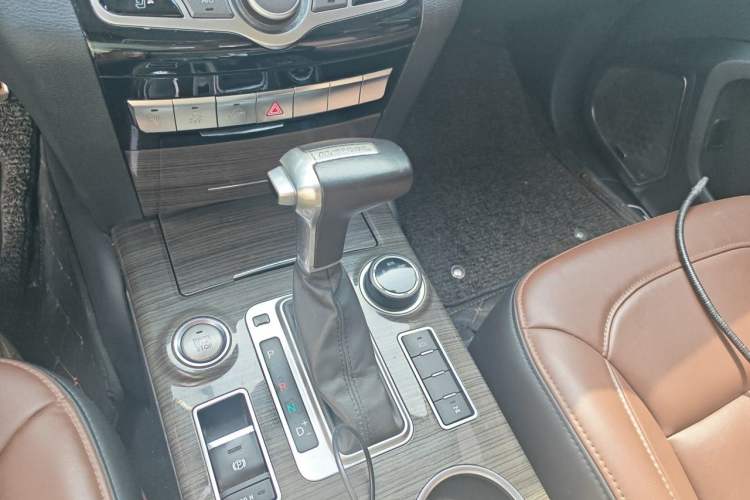 Used Haval H9 2016 2.0T Four-Wheel Drive Luxury 7-Seater Gear Lever