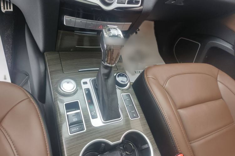 Used Haval H9 2016 2.0T Four-Wheel Drive Luxury Version 5 Seats Gear Lever