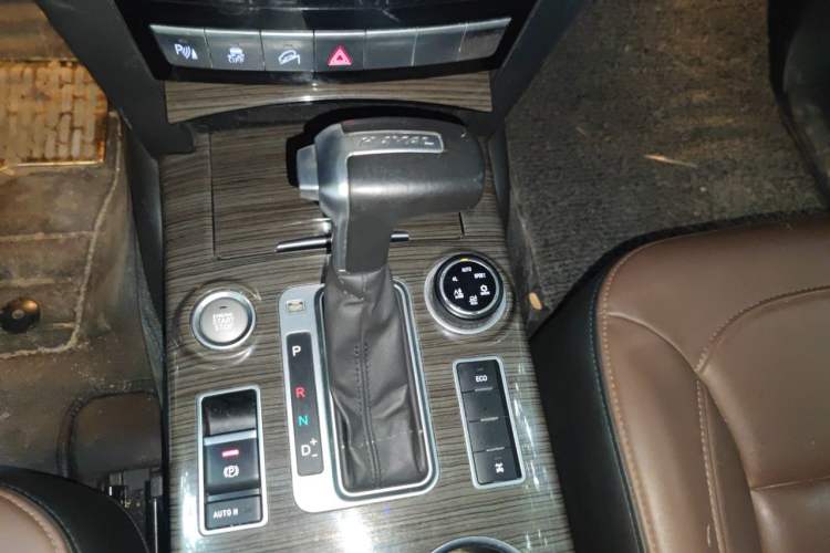 Used Haval H9 2016 2.0T Four-Wheel Drive Luxury 7-Seater Gear Lever