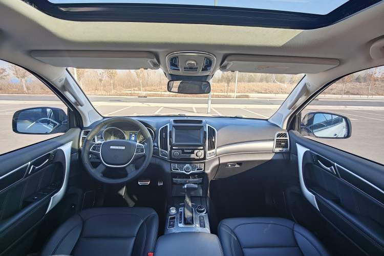 Used Haval H9 2016 2.0T Four-Wheel Drive Elite Version 5 Seats Interior 1