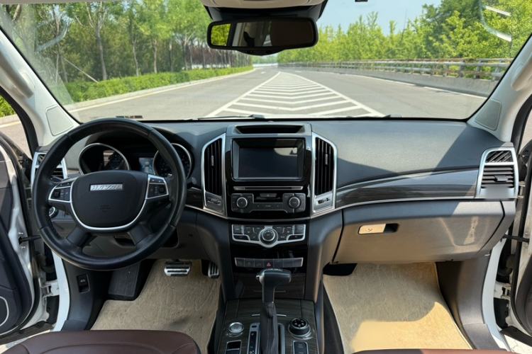 Used Haval H9 2016 2.0T Four-Wheel Drive Luxury Version 5 Seats Interior 1
