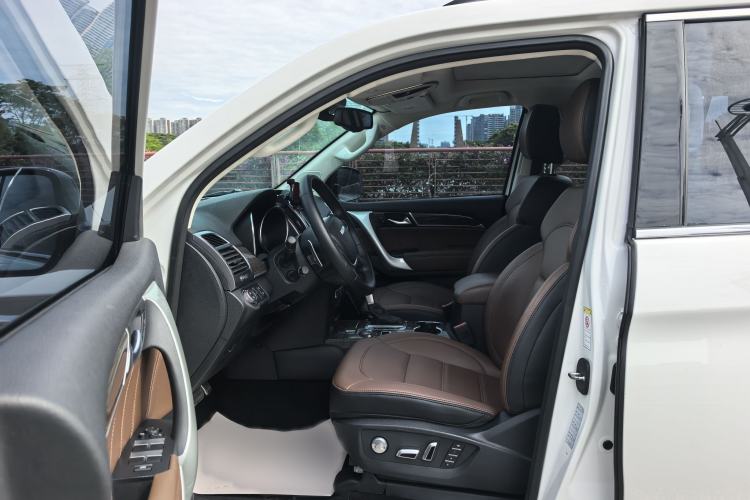 Used Haval H9 2016 2.0T Four-Wheel Drive Luxury 7-Seater Interior 1