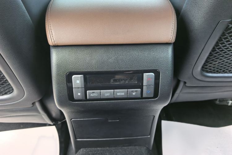 Used Haval H9 2016 2.0T Four-Wheel Drive Luxury 7-Seater Interior 10