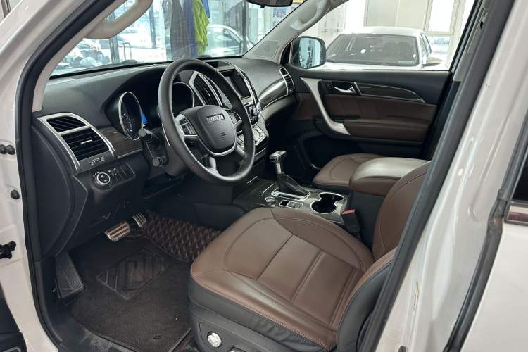 Used Haval H9 2016 2.0T Four-Wheel Drive Elite Version 5 Seats Interior 2