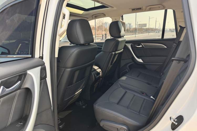 Used Haval H9 2016 2.0T Four-Wheel Drive Elite Version 5 Seats Interior 3