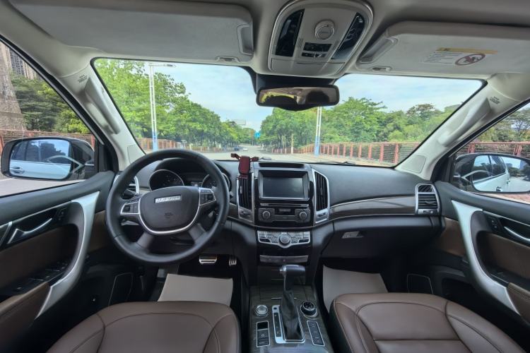 Used Haval H9 2016 2.0T Four-Wheel Drive Luxury 7-Seater Interior 3