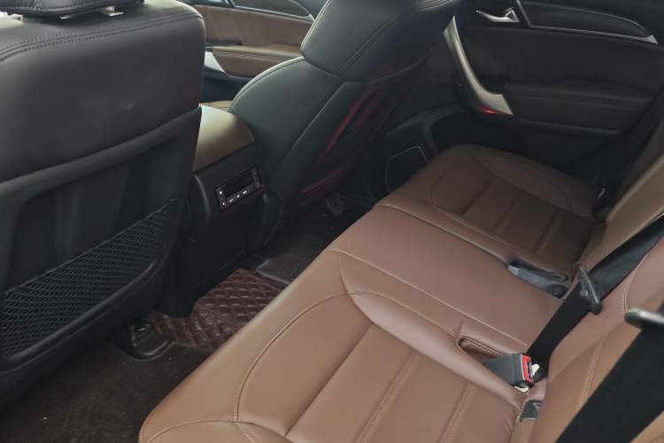 Used Haval H9 2016 2.0T Four-Wheel Drive Elite Version 5 Seats Interior 3