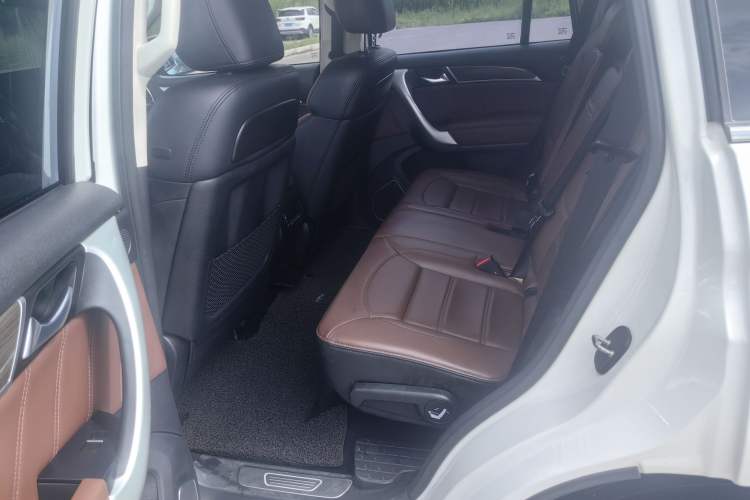 Used Haval H9 2016 2.0T Four-Wheel Drive Luxury 7-Seater Interior 3