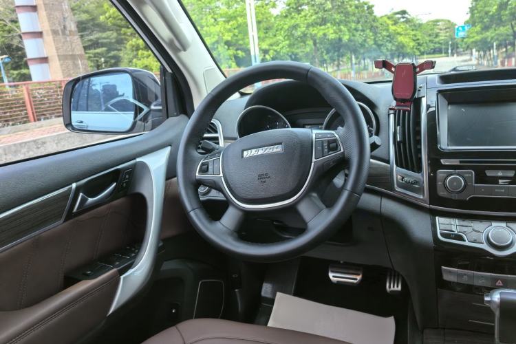 Used Haval H9 2016 2.0T Four-Wheel Drive Luxury 7-Seater Interior 4