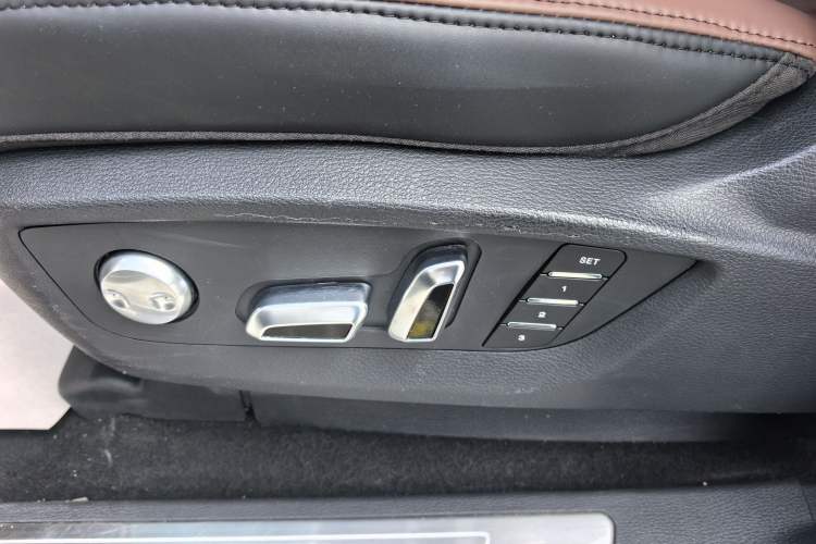 Used Haval H9 2016 2.0T Four-Wheel Drive Luxury 7-Seater Interior 8