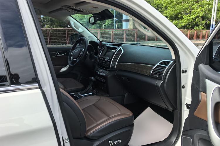 Used Haval H9 2016 2.0T Four-Wheel Drive Luxury 7-Seater Interior 9