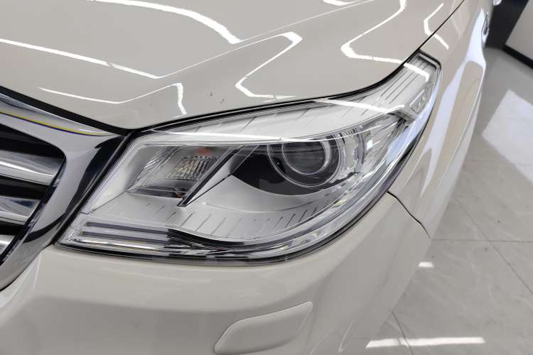 Used Haval H9 2016 2.0T Four-Wheel Drive Luxury 7-Seater Left Front Headlight