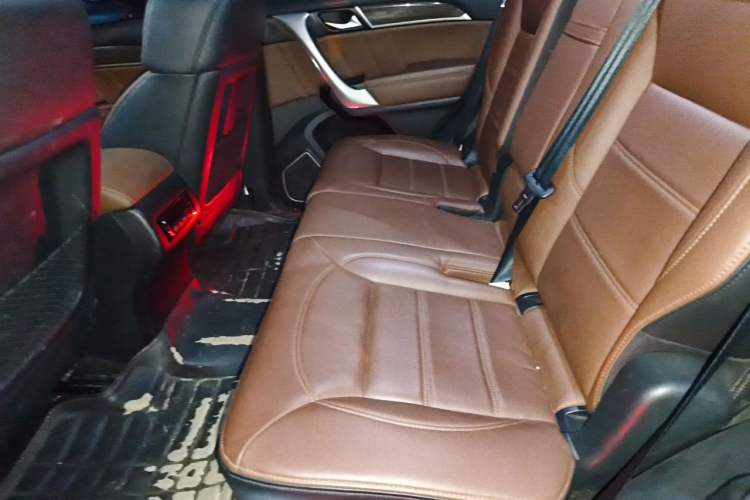 Used Haval H9 2016 2.0T Four-Wheel Drive Luxury Version 5 Seats Left Rear Seat