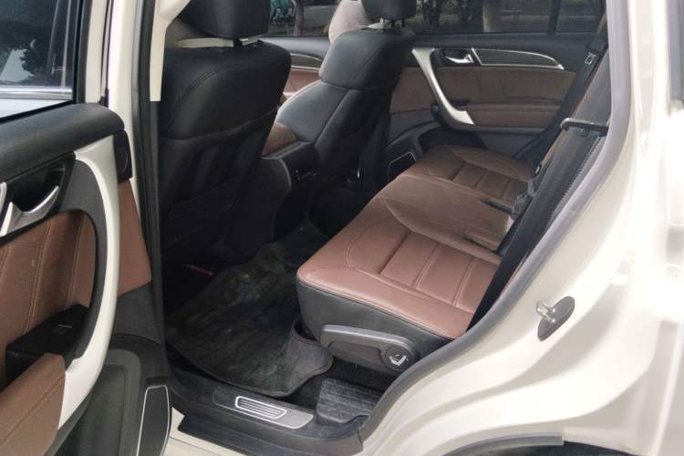 Used Haval H9 2016 2.0T Four-Wheel Drive Luxury Version 5 Seats Left Rear Seat
