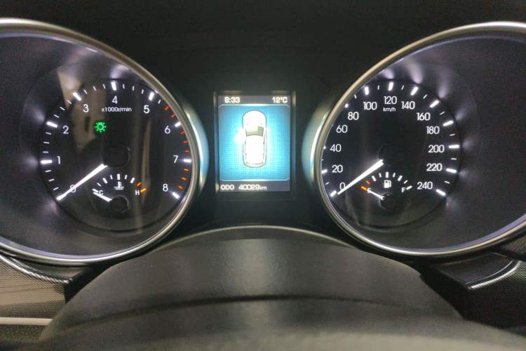 Used Haval H9 2016 2.0T Four-Wheel Drive Elite Version 5 Seats Odometer Close Up
