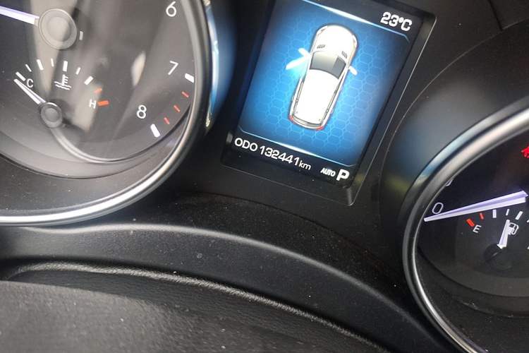 Used Haval H9 2016 2.0T Four-Wheel Drive Luxury 7-Seater Odometer Close Up