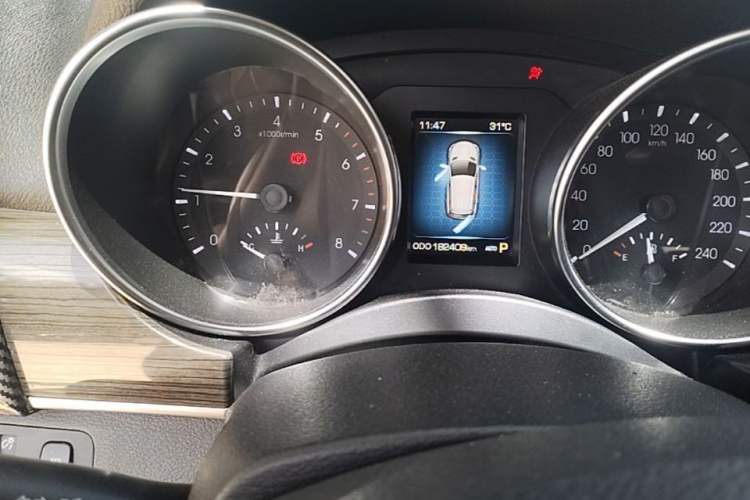 Used Haval H9 2016 2.0T Four-Wheel Drive Luxury Version 5 Seats Odometer Close Up