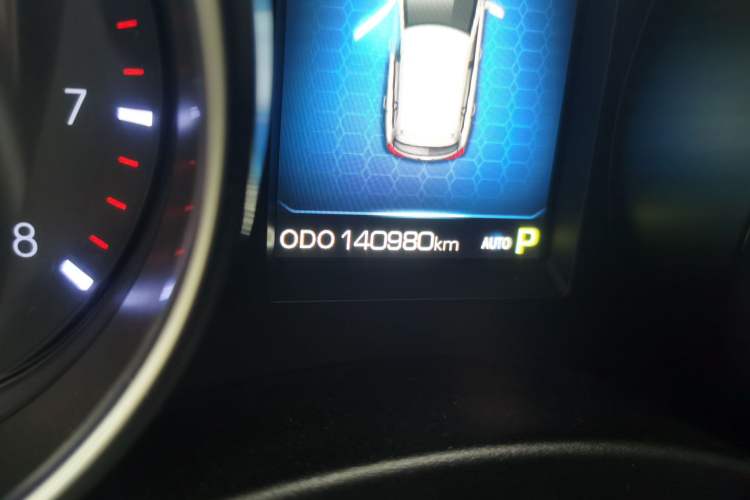 Used Haval H9 2016 2.0T Four-Wheel Drive Luxury 7-Seater Odometer Close Up