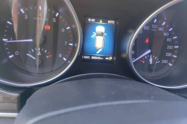 Used Haval H9 2016 2.0T Four-Wheel Drive Luxury 7-Seater Odometer Close Up