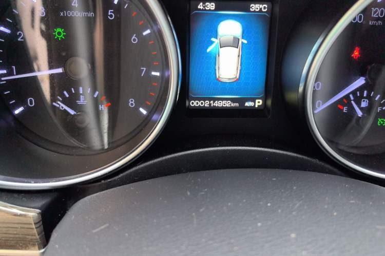 Used Haval H9 2016 2.0T Four-Wheel Drive Luxury 7-Seater Odometer Close Up