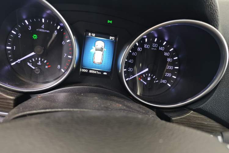 Used Haval H9 2016 2.0T Four-Wheel Drive Elite Version 5 Seats Odometer Close Up