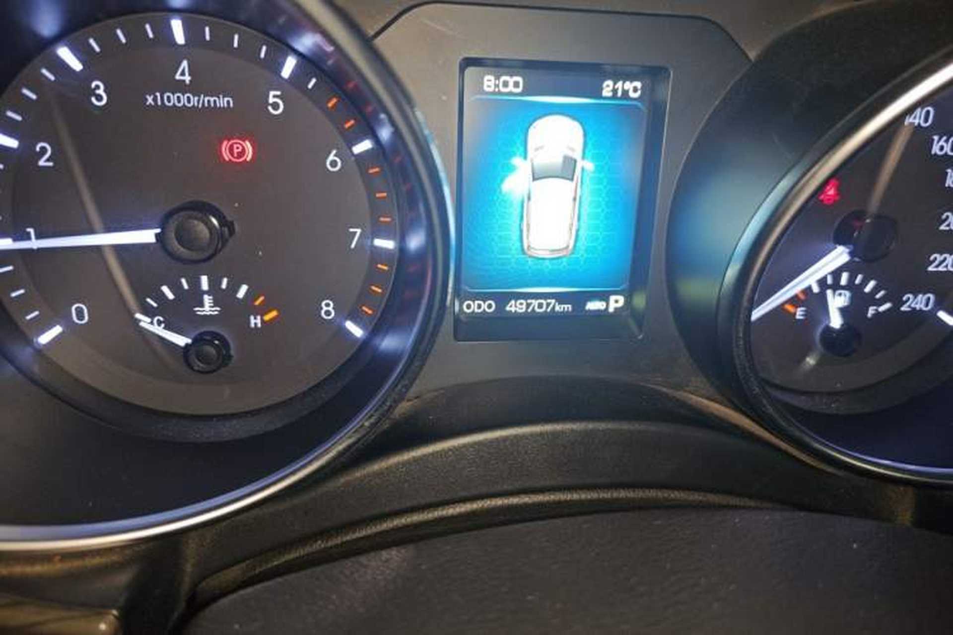 Used Haval H9 2016 2.0T Four-Wheel Drive Luxury 7-Seater Odometer Close Up