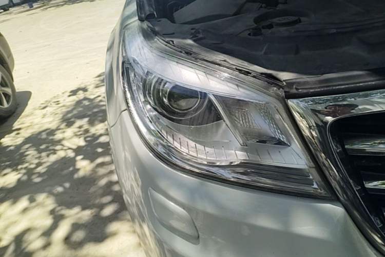 Used Haval H9 2016 2.0T Four-Wheel Drive Luxury Version 5 Seats Right Front Headlight