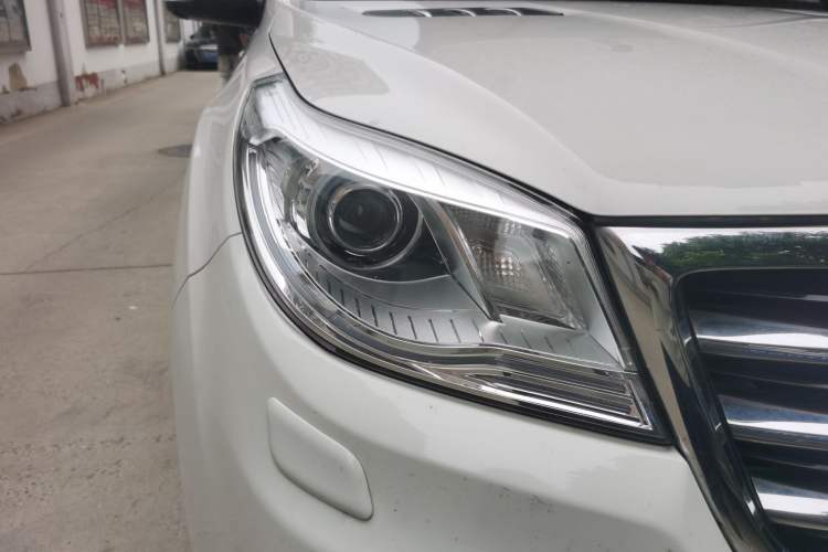 Used Haval H9 2016 2.0T Four-Wheel Drive Luxury 7-Seater Right Front Headlight