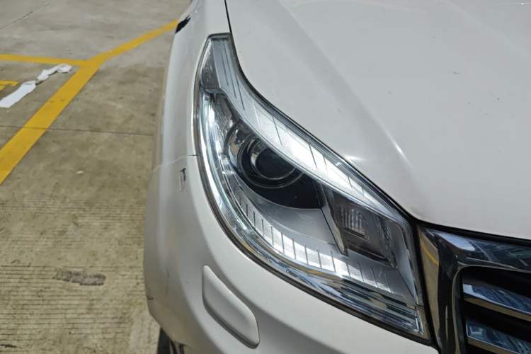 Used Haval H9 2016 2.0T Four-Wheel Drive Luxury 7-Seater Right Front Headlight