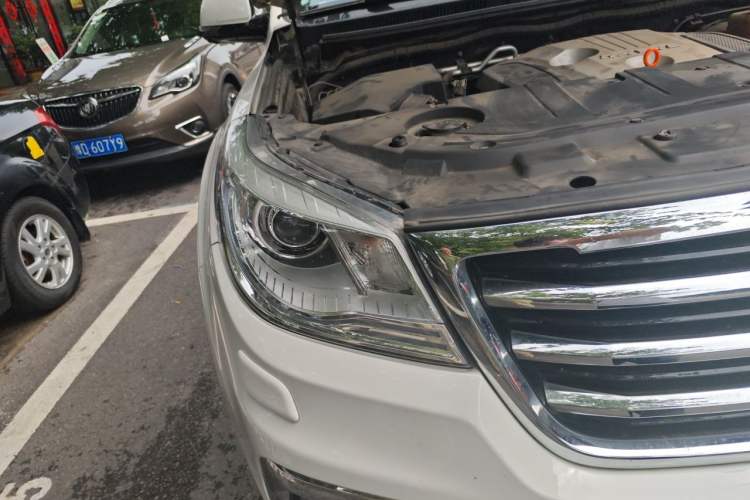 Used Haval H9 2016 2.0T Four-Wheel Drive Luxury 7-Seater Right Front Headlight