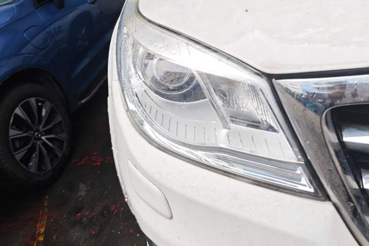 Used Haval H9 2016 2.0T Four-Wheel Drive Luxury 7-Seater Right Front Headlight