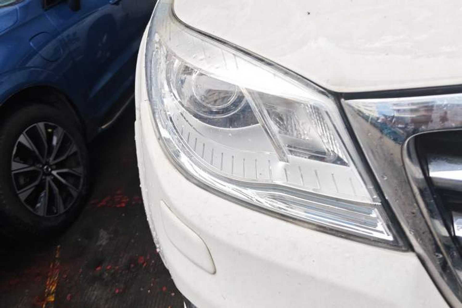 Used Haval H9 2016 2.0T Four-Wheel Drive Luxury 7-Seater Right Front Headlight