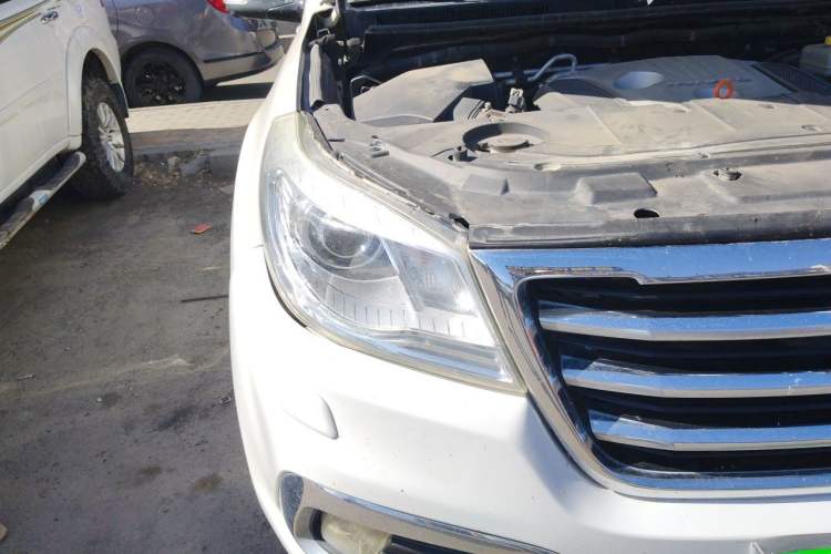 Used Haval H9 2016 2.0T Four-Wheel Drive Luxury 7-Seater Right Front Headlight