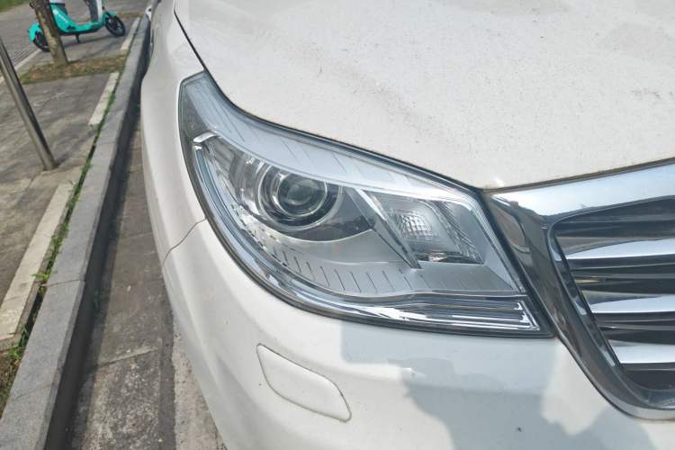 Used Haval H9 2016 2.0T Four-Wheel Drive Luxury 7-Seater Right Front Headlight