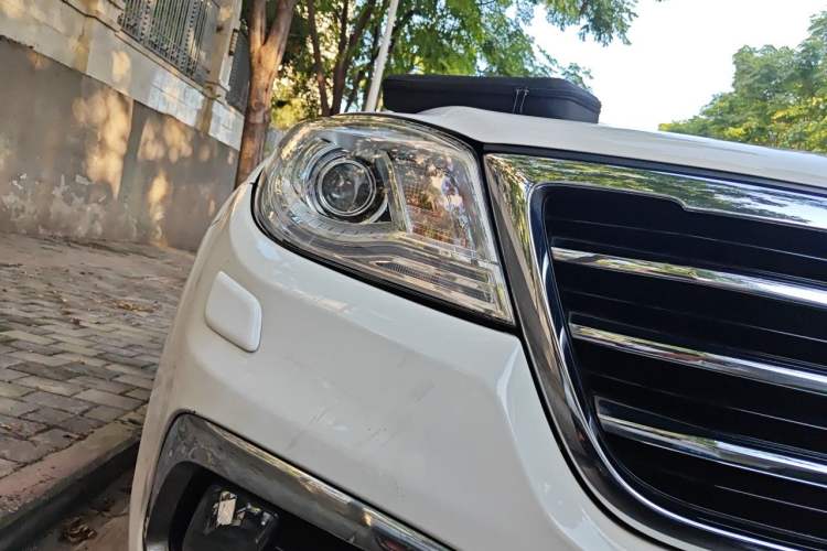 Used Haval H9 2016 2.0T Four-Wheel Drive Luxury 7-Seater Right Front Headlight