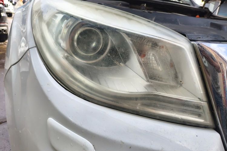 Used Haval H9 2016 2.0T Four-Wheel Drive Luxury 7-Seater Right Front Headlight