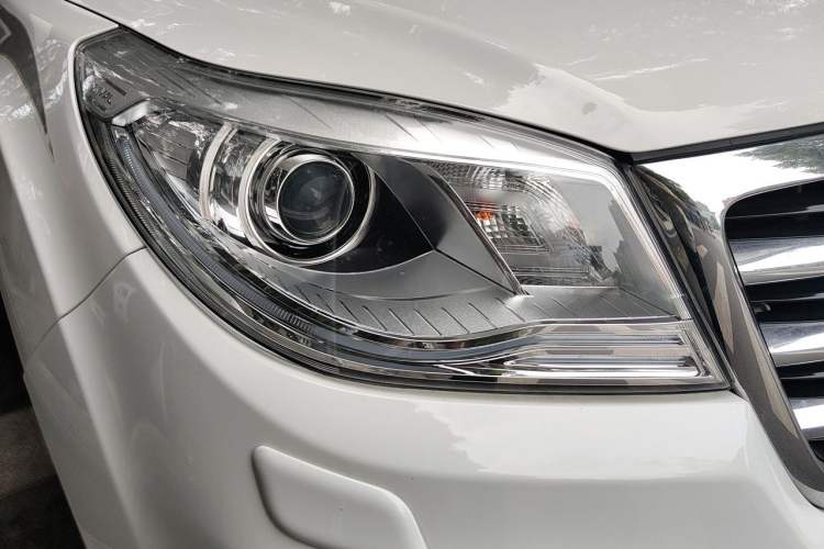 Used Haval H9 2016 2.0T Four-Wheel Drive Luxury Version 5 Seats Right Front Headlight