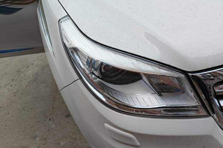 Used Haval H9 2016 2.0T Four-Wheel Drive Luxury 7-Seater Right Front Headlight
