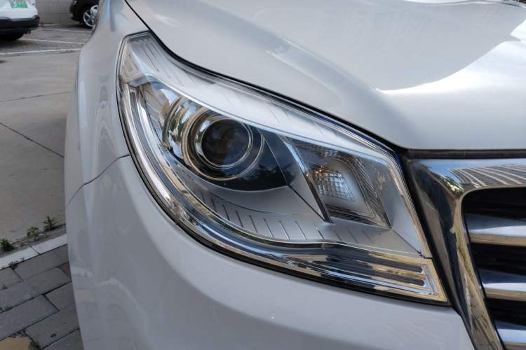 Used Haval H9 2016 2.0T Four-Wheel Drive Elite Version 7 Seats Right Front Headlight