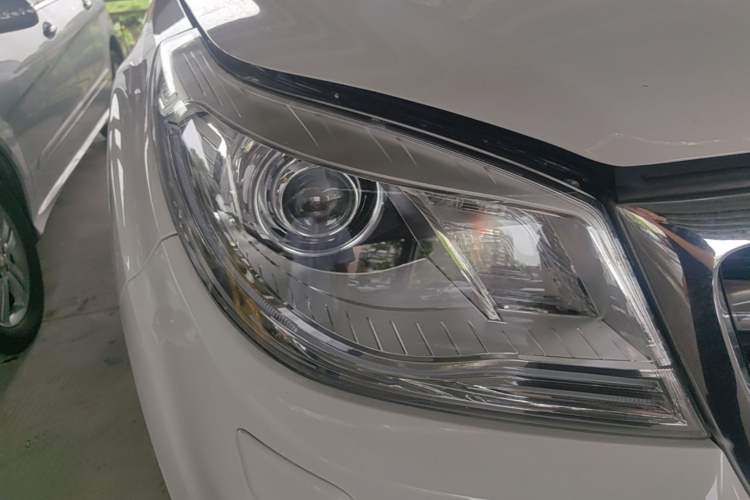 Used Haval H9 2016 2.0T Four-Wheel Drive Luxury Version 5 Seats Right Front Headlight