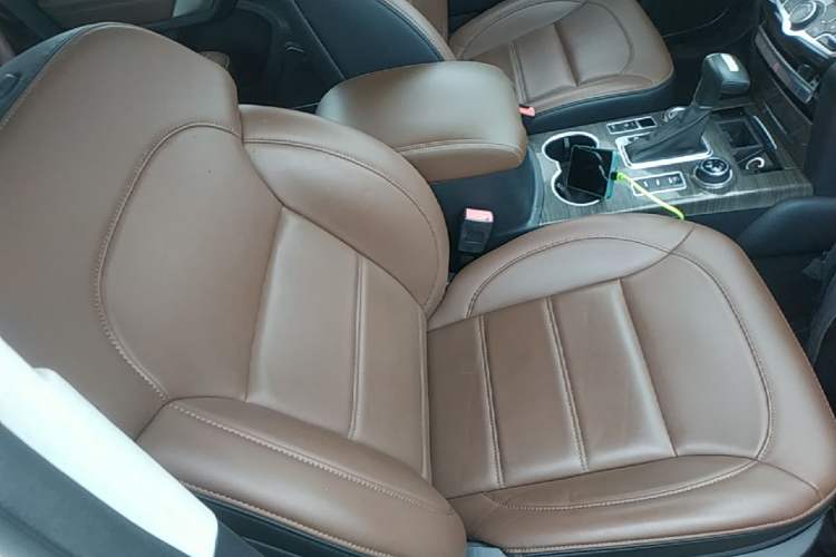 Used Haval H9 2016 2.0T Four-Wheel Drive Elite Version 7 Seats Right Front Seat
