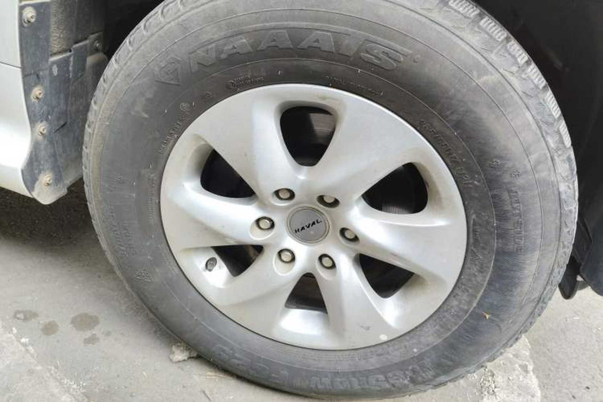Used Haval H9 2016 2.0T Four-Wheel Drive Elite Version 7 Seats Right Front Wheel Hub