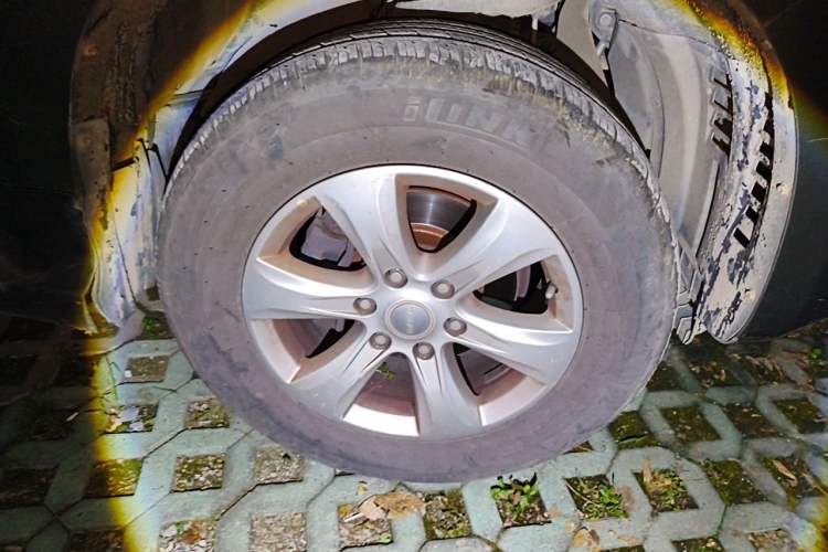 Used Haval H9 2016 2.0T Four-Wheel Drive Luxury Version 5 Seats Right Front Wheel Hub