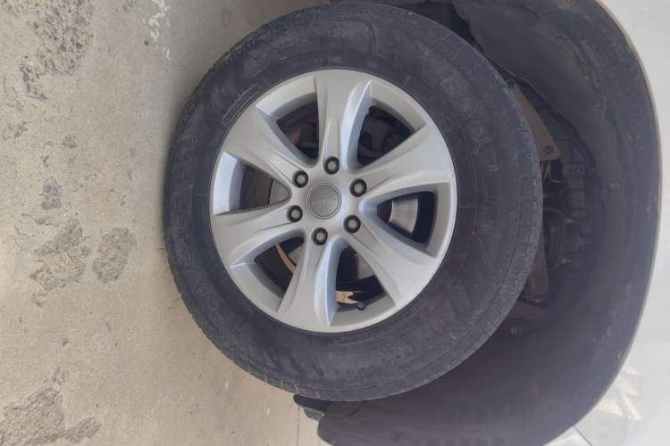 Used Haval H9 2016 2.0T Four-Wheel Drive Luxury 7-Seater Right Front Wheel Hub