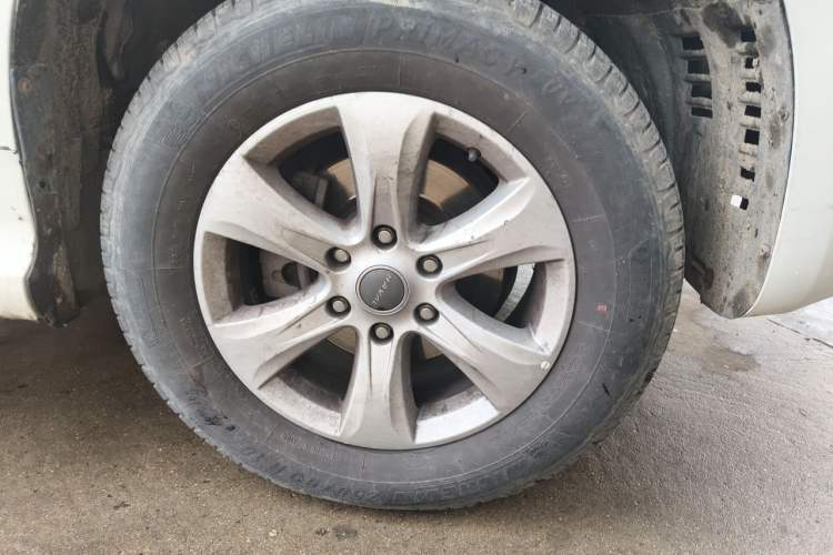 Used Haval H9 2016 2.0T Four-Wheel Drive Luxury 7-Seater Right Front Wheel Hub