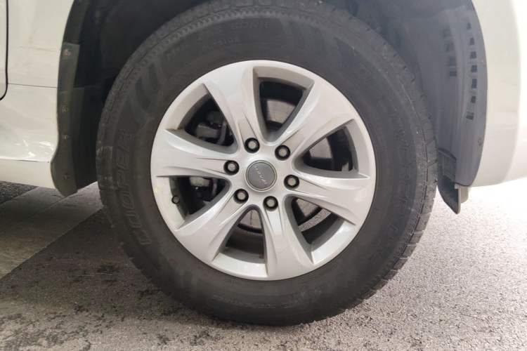 Used Haval H9 2016 2.0T Four-Wheel Drive Luxury Version 5 Seats Right Front Wheel Hub