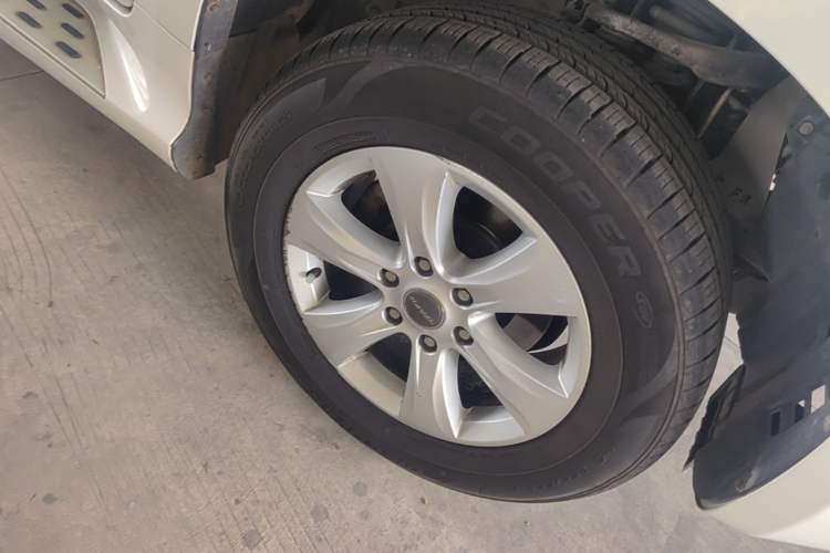 Used Haval H9 2016 2.0T Four-Wheel Drive Luxury Version 5 Seats Right Front Wheel Hub