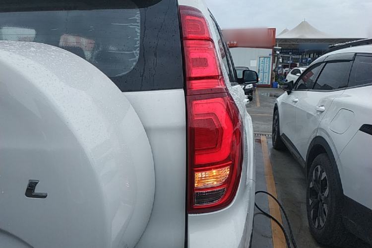 Used Haval H9 2016 2.0T Four-Wheel Drive Elite Version 7 Seats Right Rear Taillight