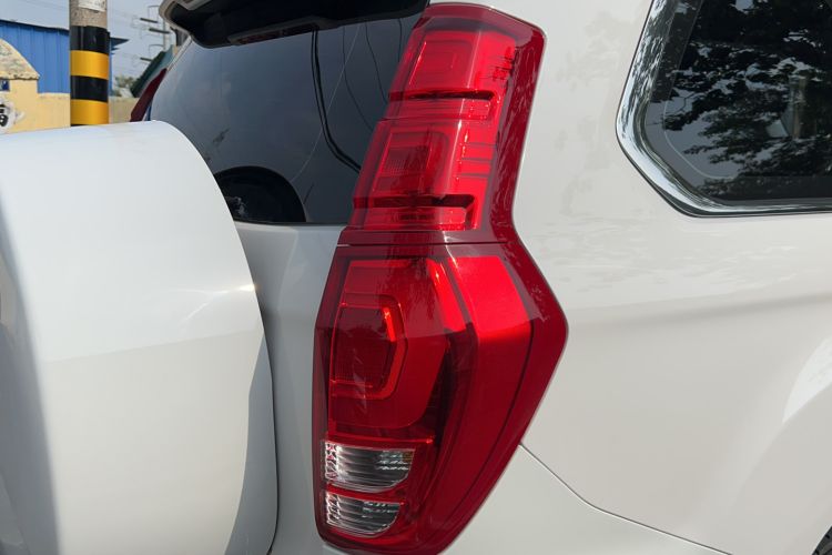 Used Haval H9 2016 2.0T Four-Wheel Drive Luxury 7-Seater Right Rear Taillight