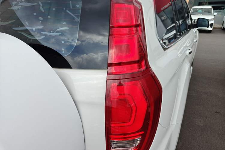 Used Haval H9 2016 2.0T Four-Wheel Drive Luxury 7-Seater Right Rear Taillight